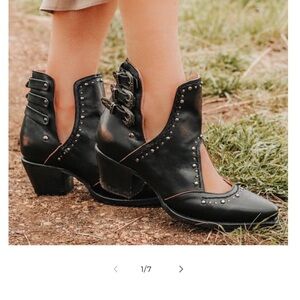 Freebird Melody - Black Leather Ankle Boots
